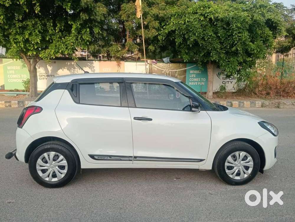 Maruti Suzuki Swift Vxi + Manual, 2023, Petrol