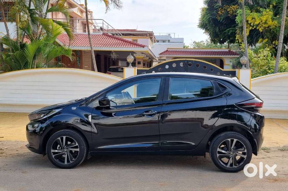 Tata Altroz 1.2 Xza Plus Dark Edition Dct, 2022, Petrol