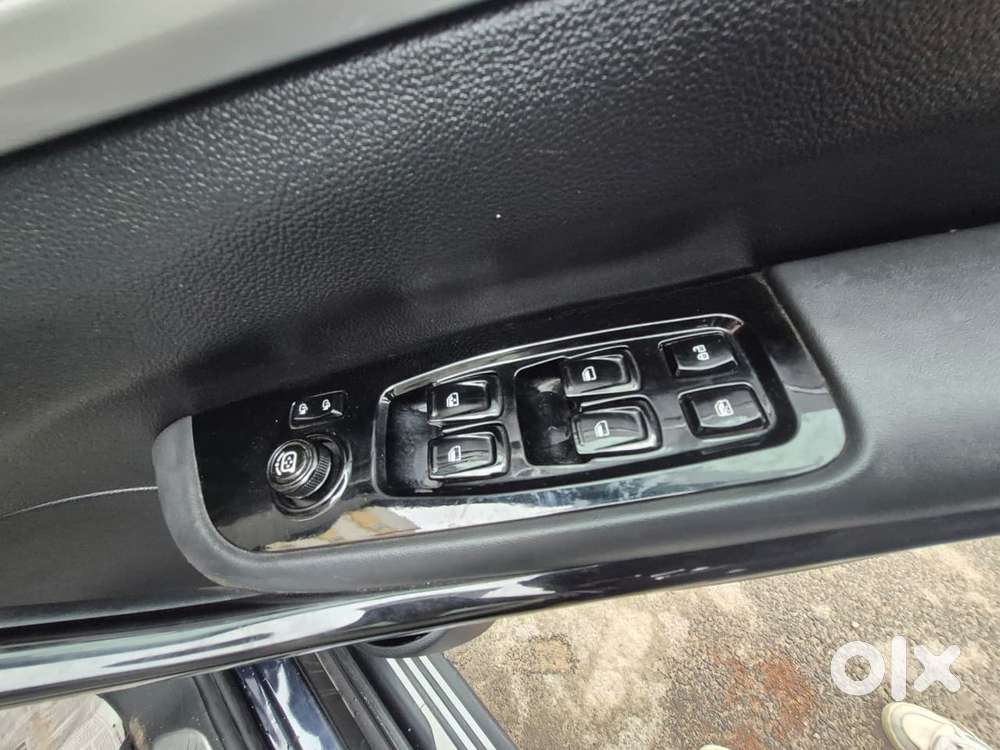 Mahindra Xuv700 2.2 Ax 7 Diesel Mt Luxury Pack Str, 2024