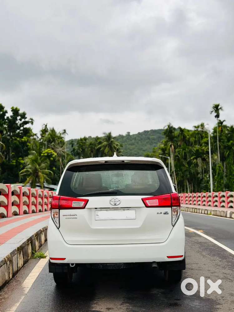 Toyota Innova Crysta 2.8z Pearl White 2019