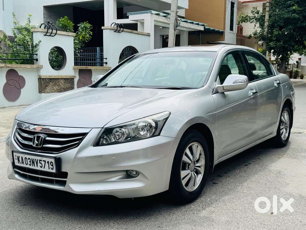Honda Accord 2.4 Elegance Manual, 2012, Petrol