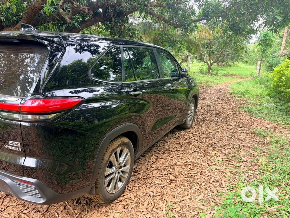 2023 Toyota Innova Hycross