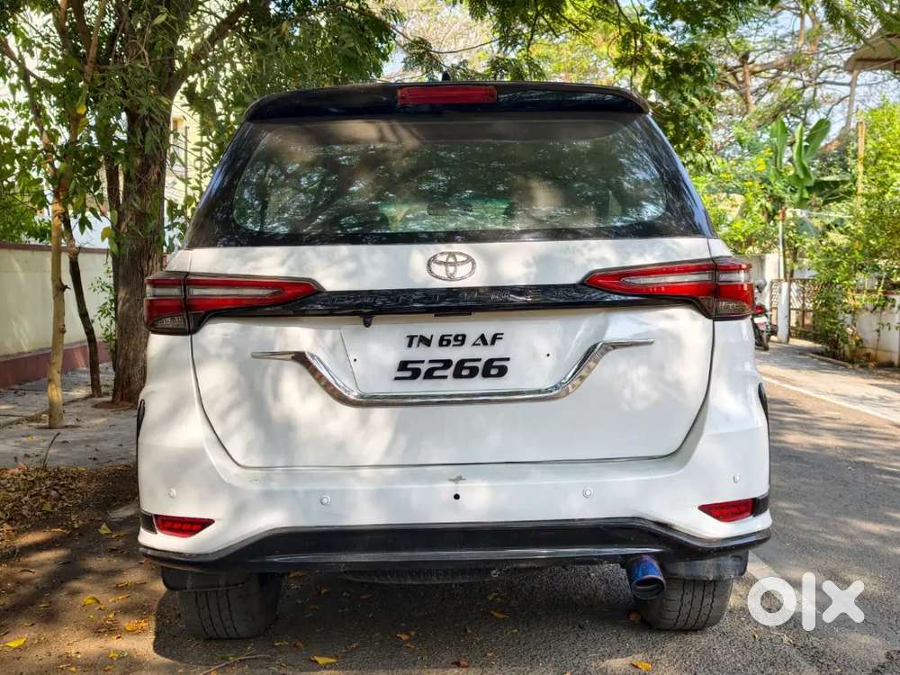 Toyota Fortuner Legender