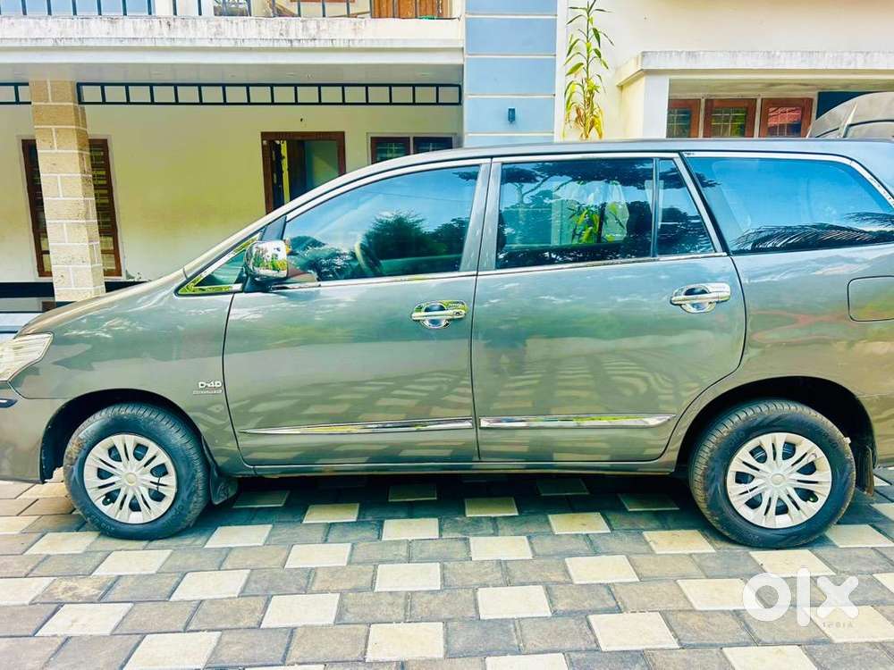 Family Used Neat And Clean Toyota Innova 2010 Diesel 194000 Km Driven