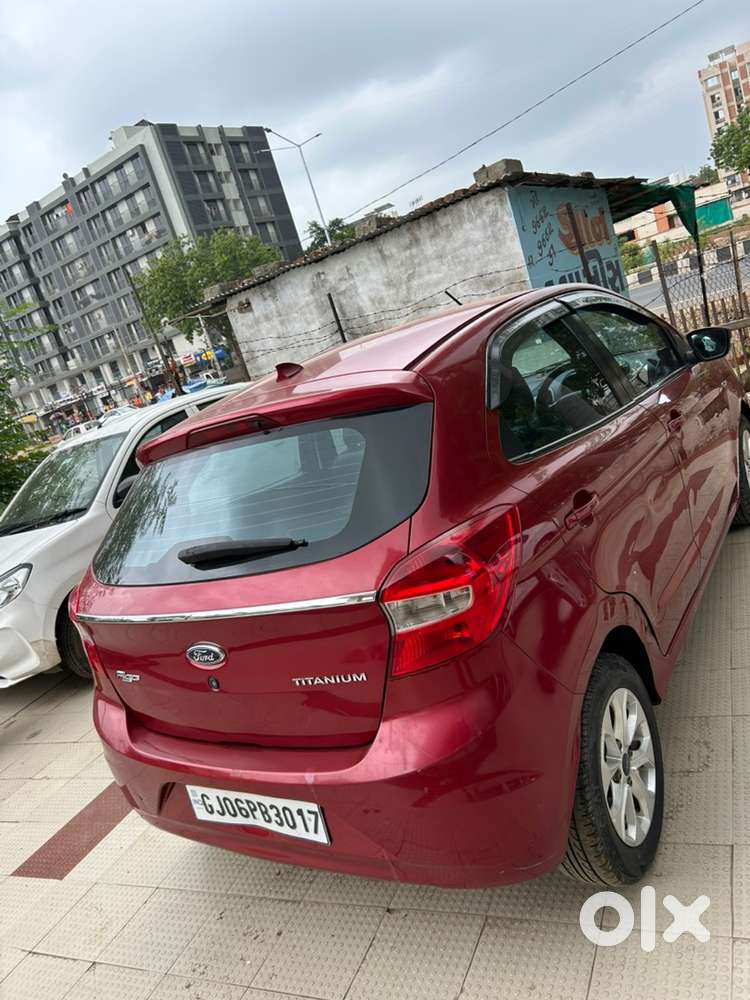 Ford Figo Titanium Blu 2017