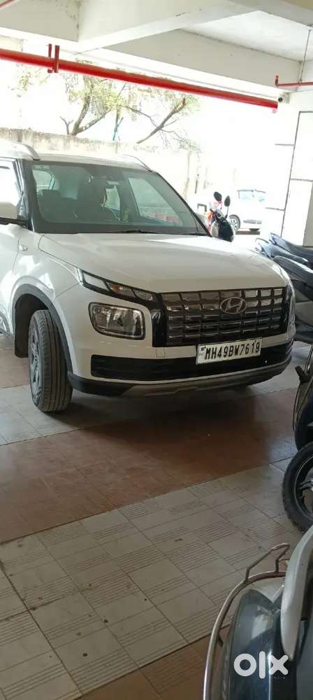 Hyundai New Venue 2023 Petrol Well Maintained