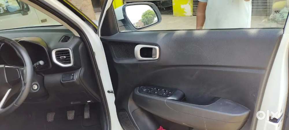 Hyundai Venue 2021 Petrol Well Maintained