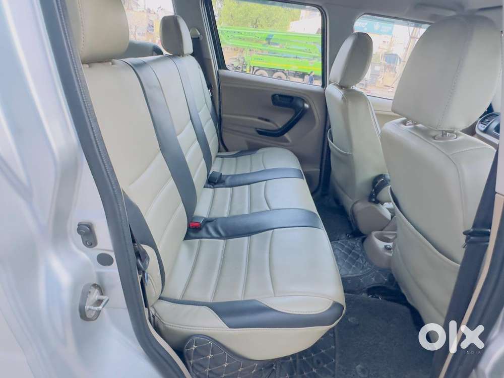 Mahindra Tuv 300 T6, 2016, Petrol