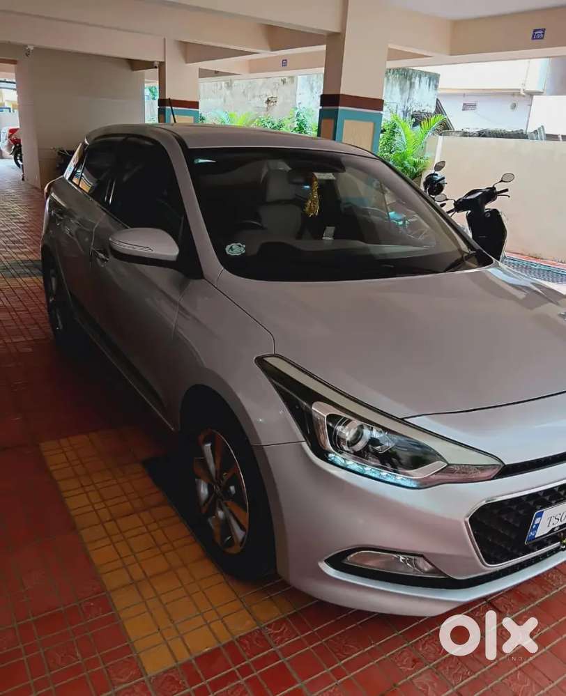 Top End Model Having All Features Push Start,keyless Entry Etc Etc