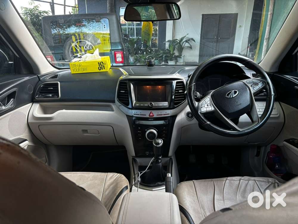 Mahindra Xuv300 Petrol 2021 W8 Pearl-white, 1st Owner