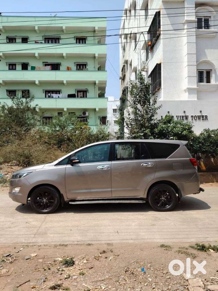 Toyota Innova Crysta 2.4 V, 2016, Diesel