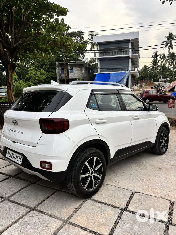 Hyundai Venue Sx Knight Edition Mt, 2021, Diesel
