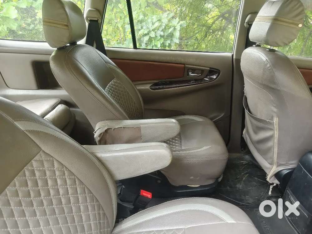 Toyota Innova 2.5 Crysta 2014