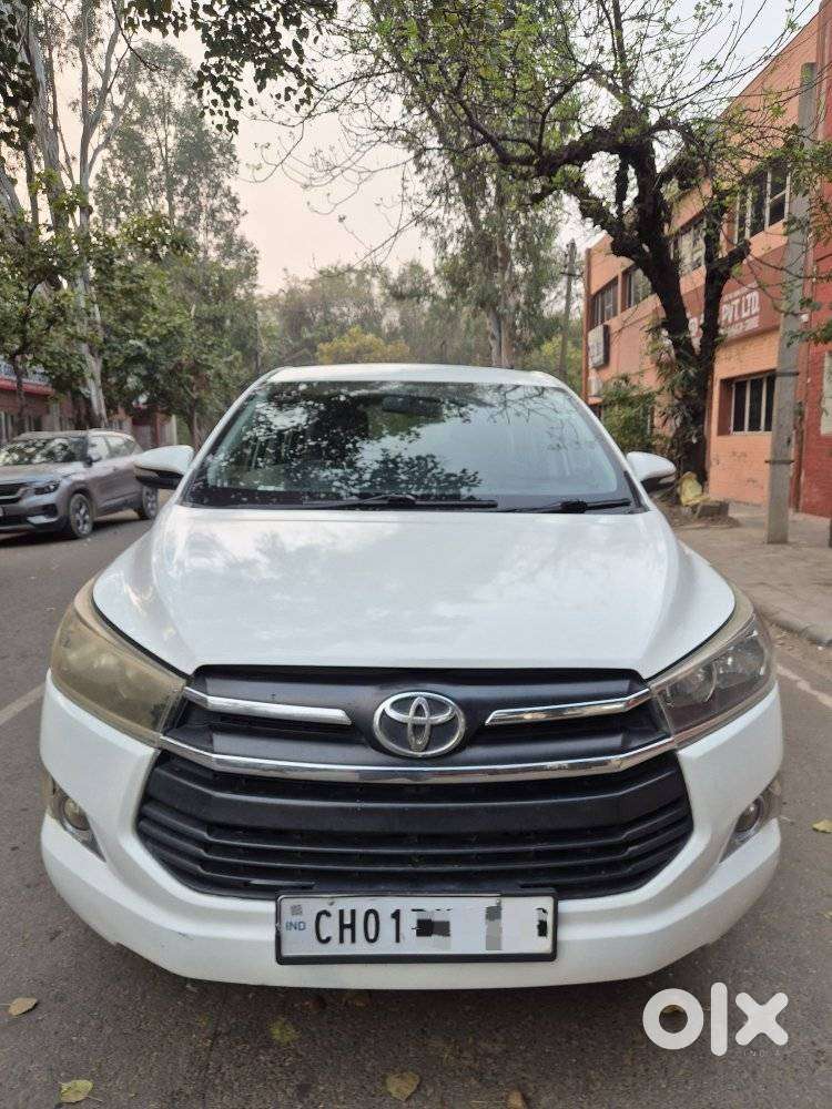 Toyota Innova Crysta 2.4 Gx Mt, 2017