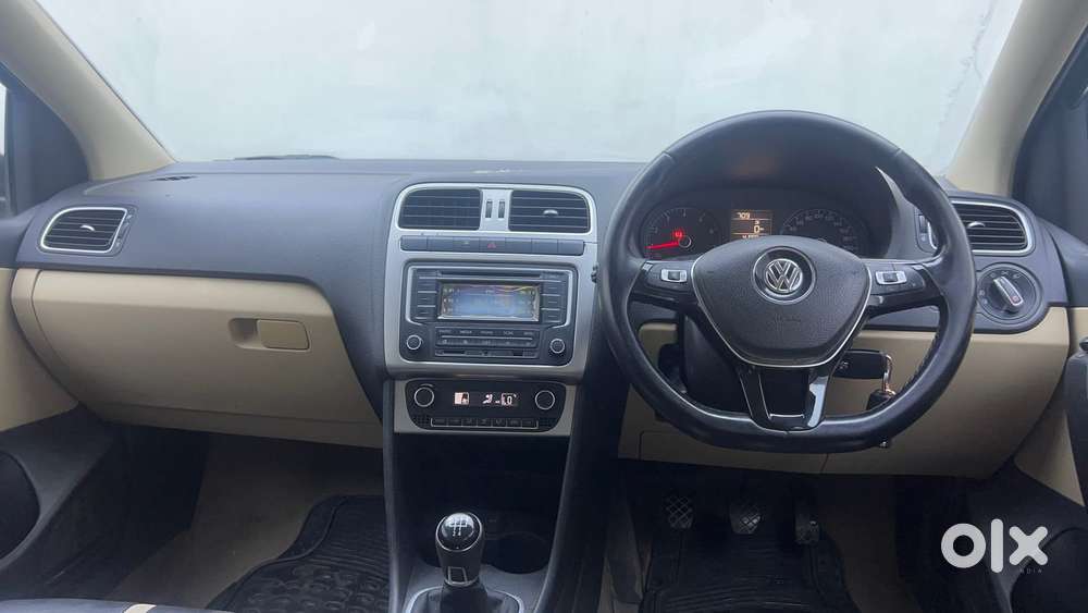 Volkswagen Polo Petrol Highline 1.2l, 2015, Petrol