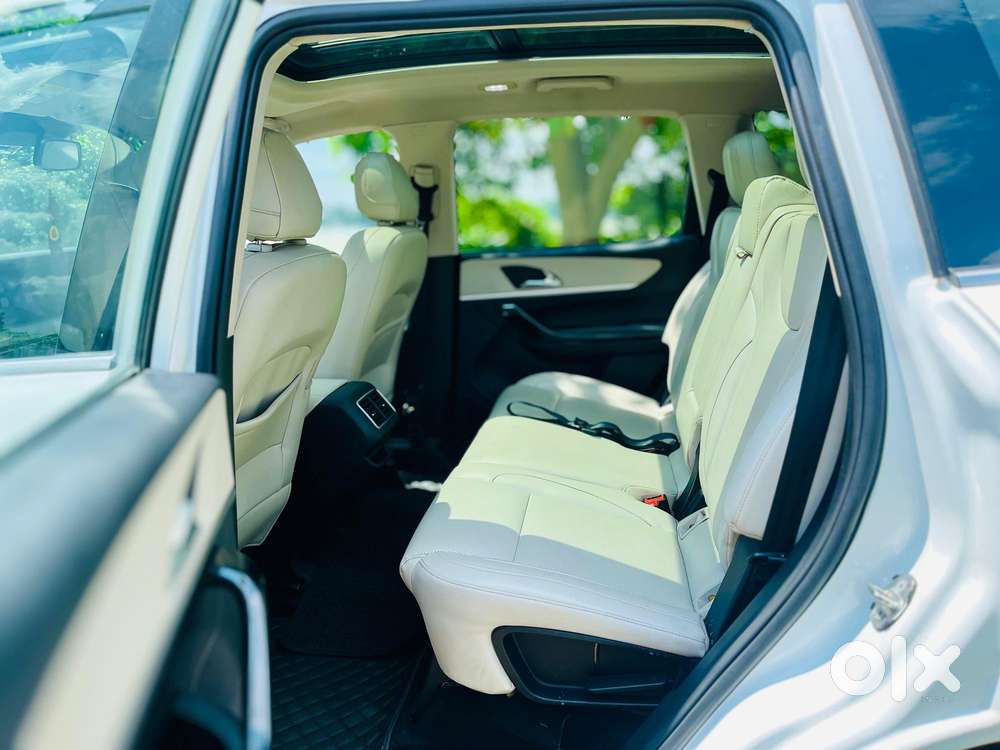 Mahindra Xuv700 2.0 Ax 7 Petrol Mt Str, 2022, Petrol