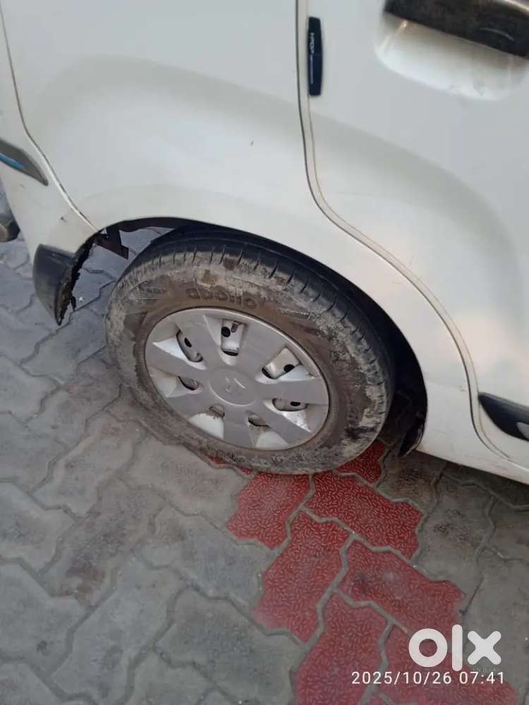 Gadi Taxi He Tex Laif Time Bra Huwa He Baki Dakument Ok He Sare