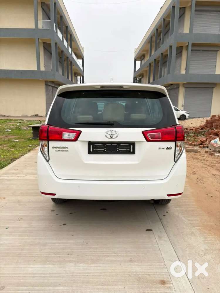 Toyota Innova Crysta 2024 Diesel 33000 Km Driven