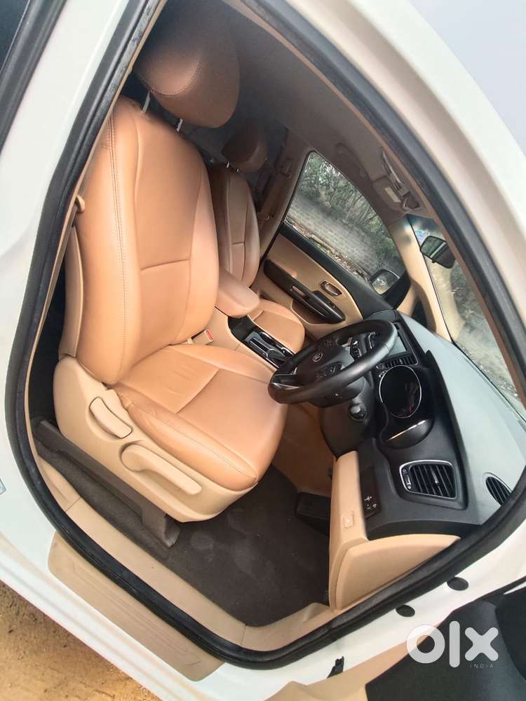 Kia Carnival Premium, 2021, Diesel