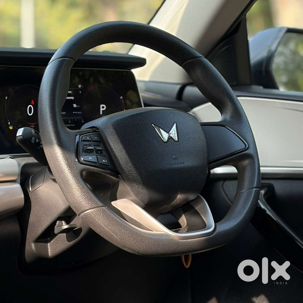 Mahindra Xuv700 2.0 Ax 5 Petrol At Str, 2023, Petrol