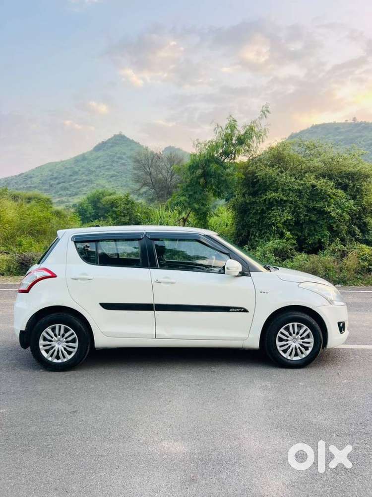 Maruti Suzuki Swift Vxi + Manual, 2012, Petrol