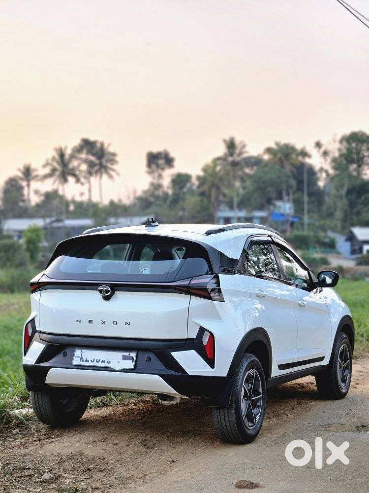 Tata Nexon 1.2 Revotron Xza Plus Dualtone, 2023, Petrol