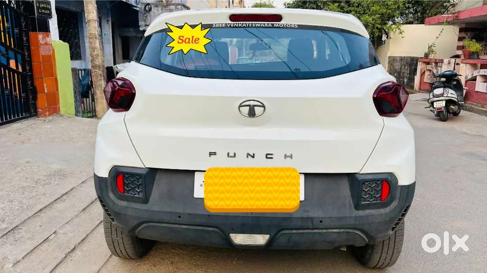 Tata Punch 2022  2nd Base Model Petrol 24700 Km Driven