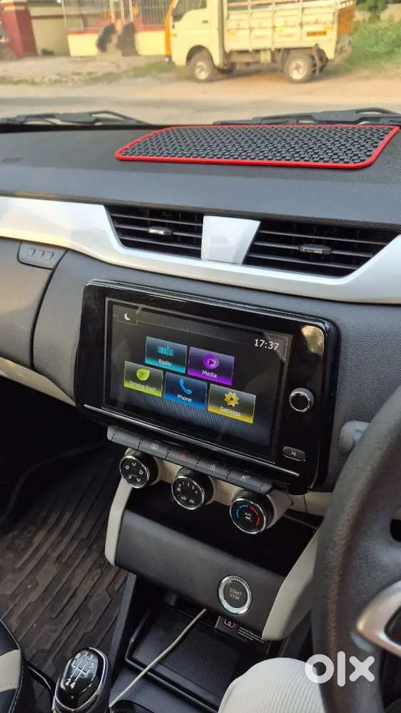 Renault Triber Rxz Full Option Dual Tone