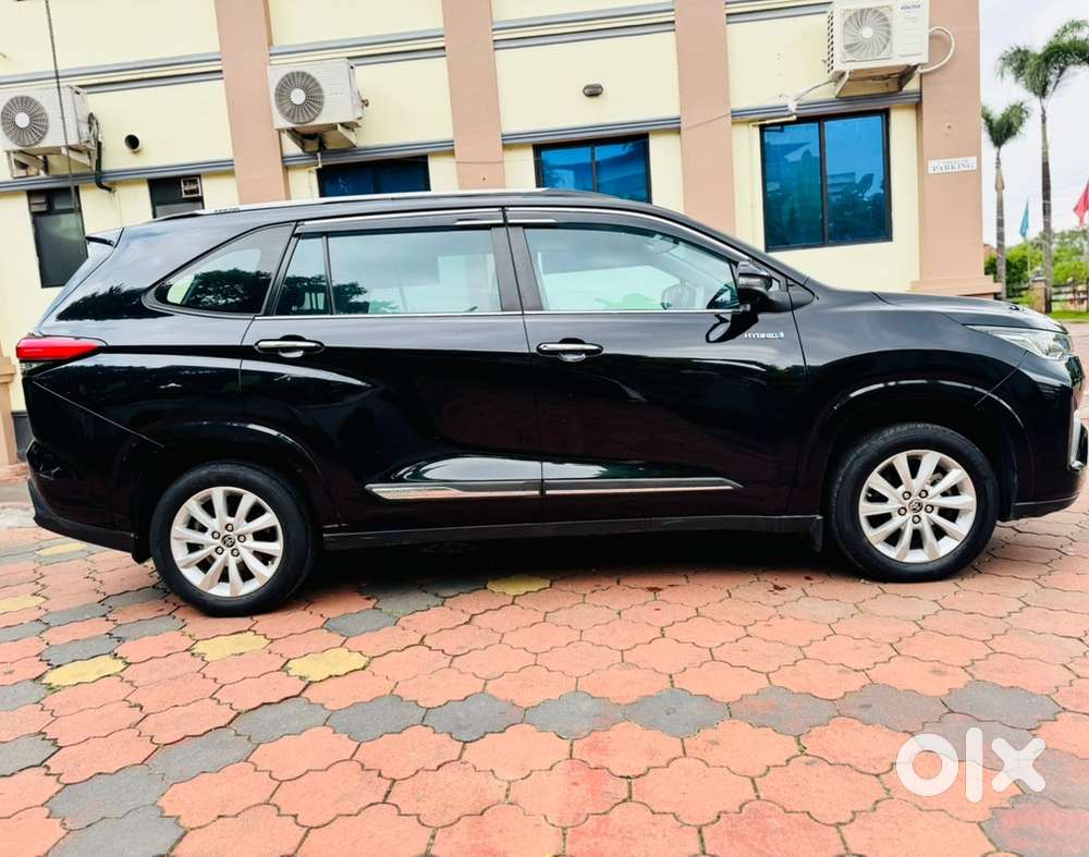 Toyota Innova Hycross Hybrid 2023