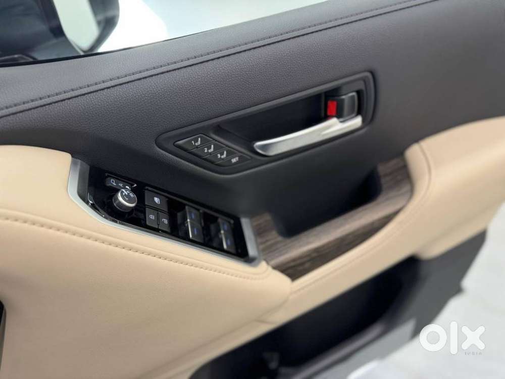 Toyota Land Cruiser Zx Petrol, 2025, Petrol