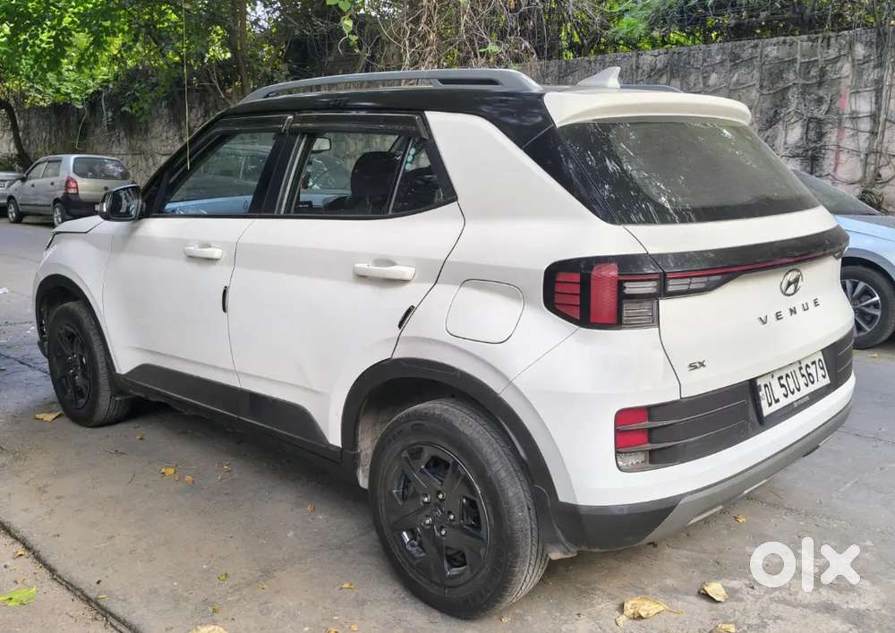 Hyundai Venue Sx 1.2 Petrol | Dec 2022 Model | Low Driven | 1st Owner