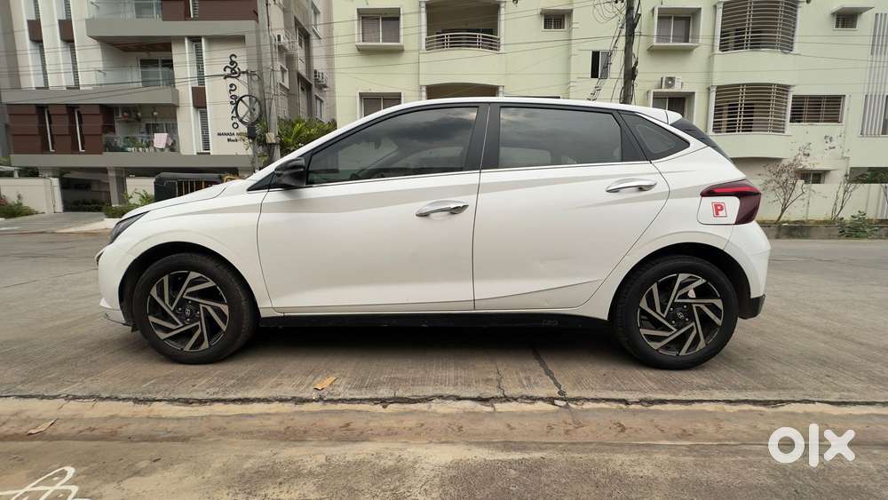 Hyundai I20 Asta (o) 1.2 Ivt, 2023, Petrol