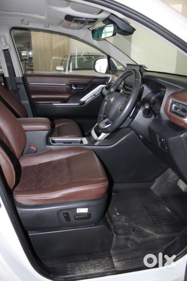 Toyota Innova Hycross 2.0 Zx (o) Hybrid 7 Str, 2024, Petrol
