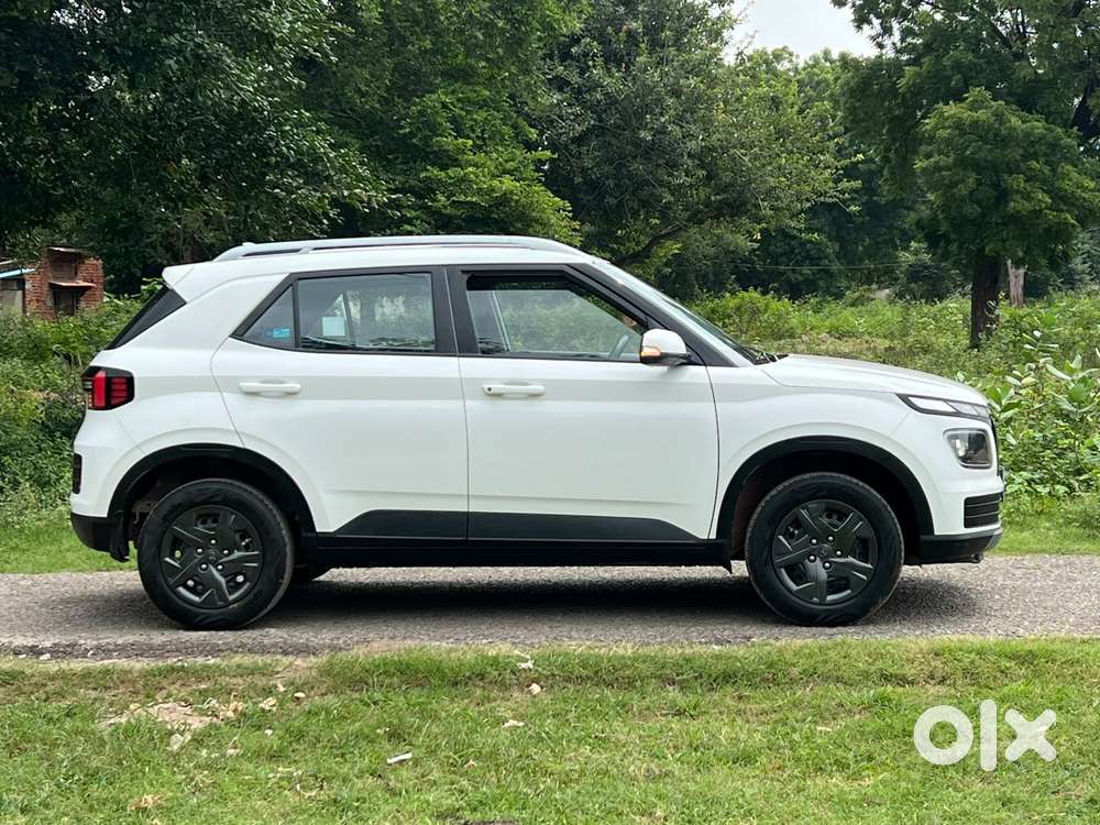 Hyundai Venue 1.2 S (o), 2024, Petrol