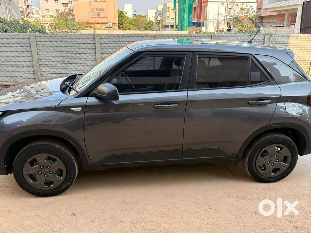 Hyundai Venue 2023 Petrol Well Maintained