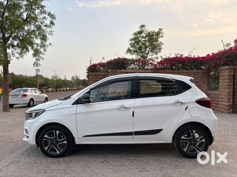 Tata Tiago 1.2 Revotron Xza, 2022, Petrol