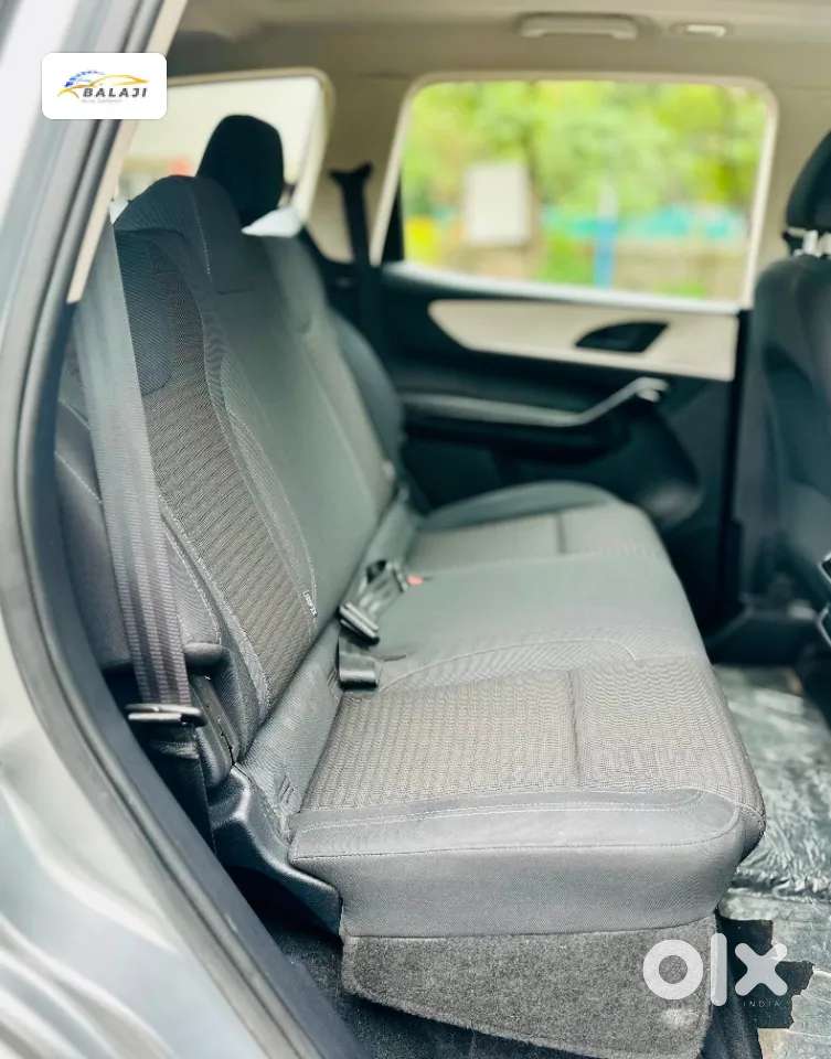 Mahindra Xuv700 2.0 Ax 5 Petrol Mt Str, 2021, Petrol