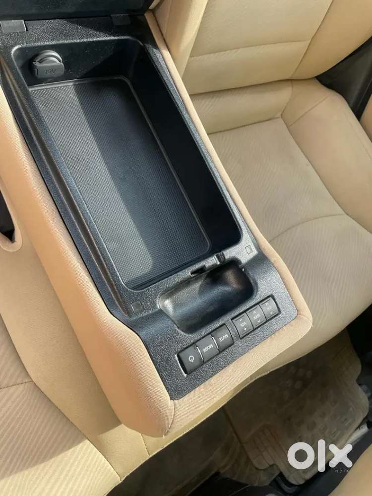 Premium, Stylish , Comfartble ,ultra Luxury Sedan Car