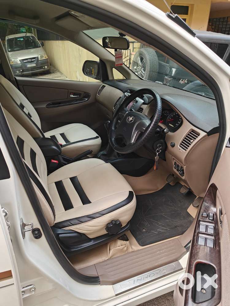 Toyota Innova 2.5 Zx Diesel 7 Seater Bsiii, 2015, Diesel