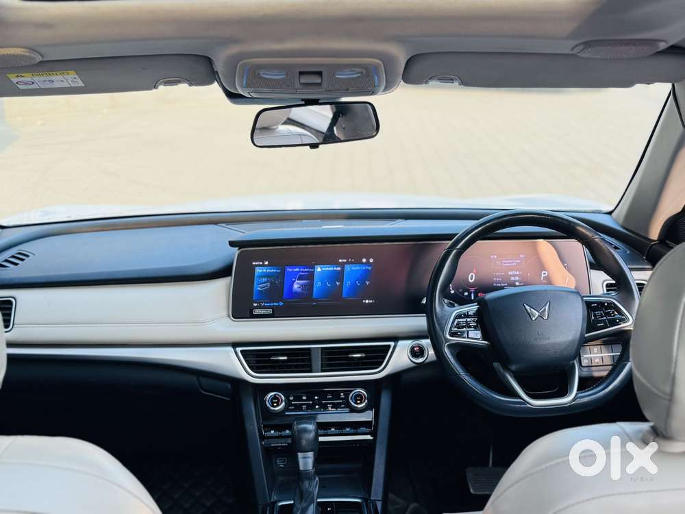 Mahindra Xuv700 2.2 Ax 7 Diesel At Luxury Pack Str Awd, 2022, Diesel