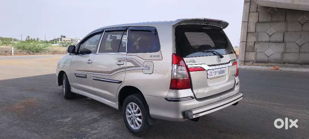 Toyota Innova 2.5 V 2013 Ending 14 Registration