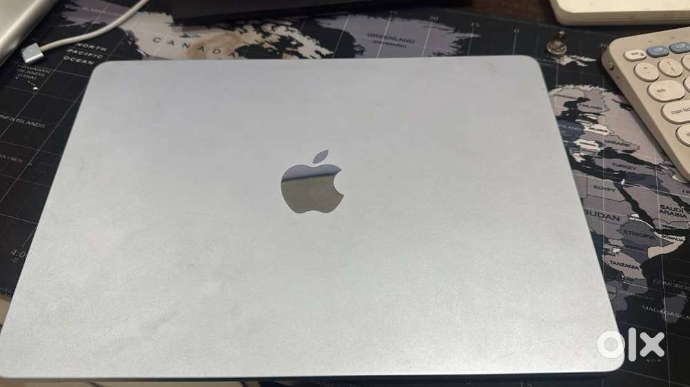 8 months old unused Macbook 13.6 inch
