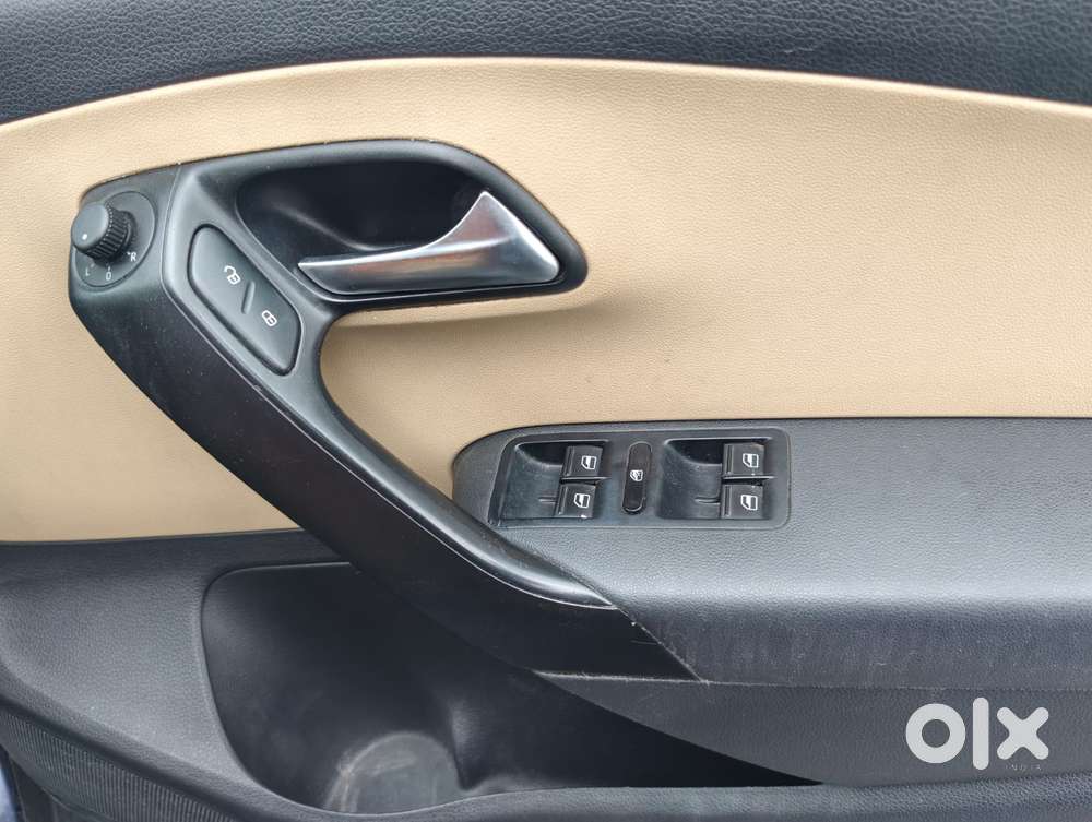 Volkswagen Polo Petrol Highline 1.6l, 2013, Diesel