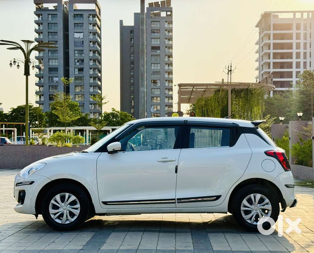 Maruti Suzuki Swift Vxi + Manual, 2022, Petrol