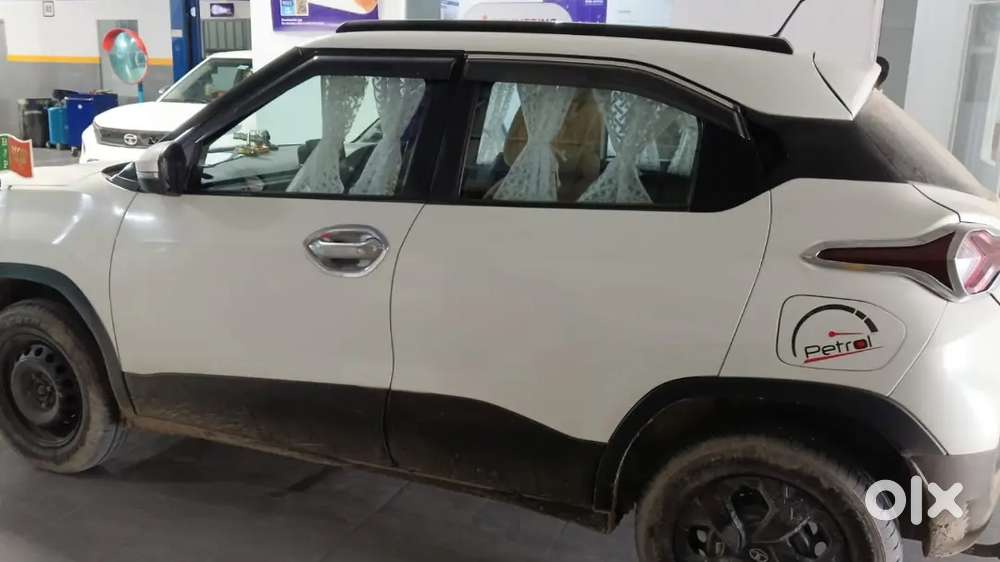 Tata Punch Dazzle Sunroof 2023