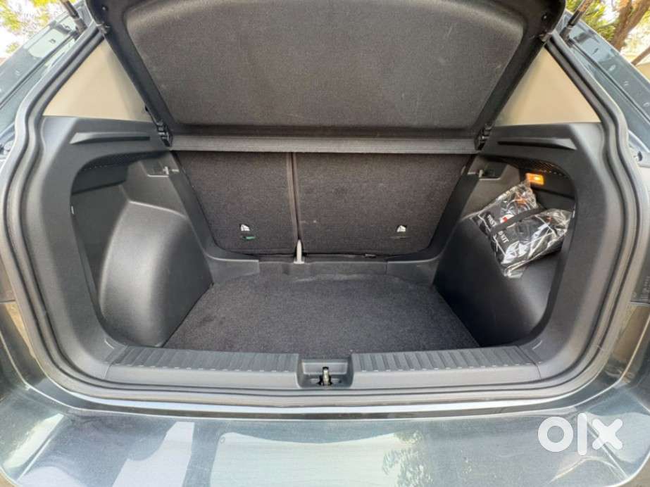 Volkswagen Taigun 1.0 Tsi Topline At, 2023, Petrol