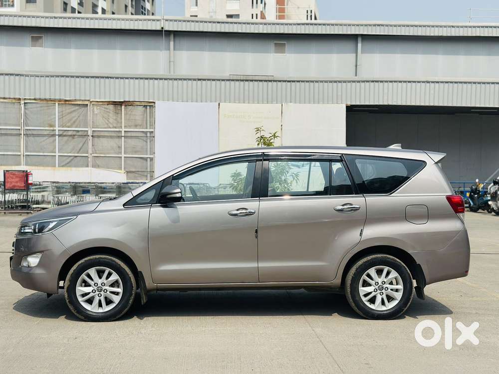 Toyota Innova Crysta 2.4 V 8 Str, 2016, Diesel