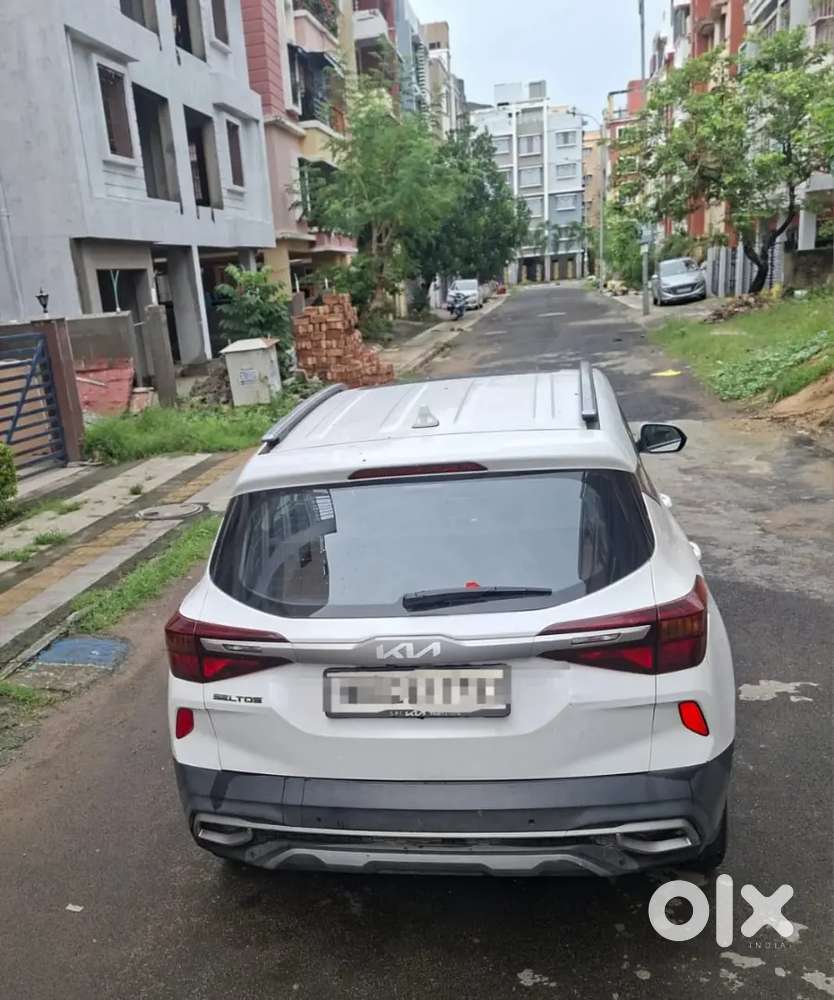Clatchless White Kia Seltos Htk+ Imt 2021 Dec Petrol With Sunroof