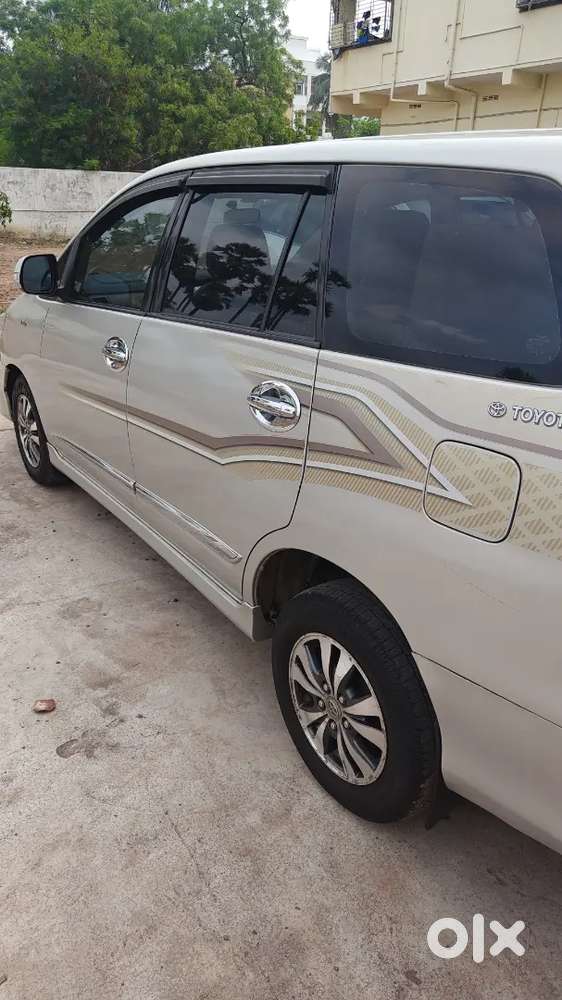 Toyota Innova 2015 Diesel 175000 Km Driven