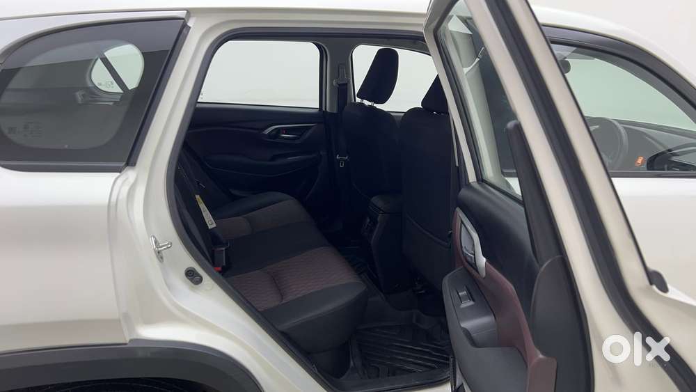 Maruti Suzuki Grand Vitara 1.5 Delta Smart Hybrid At, 2023, Petrol